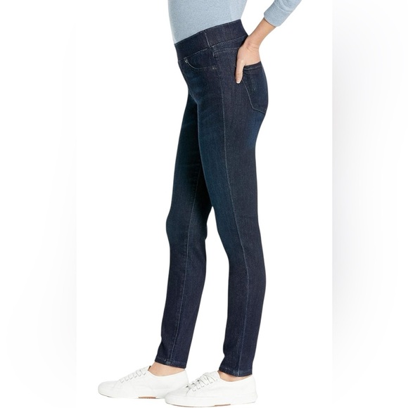 Amazon Essentials Women's Mid-Rise
Stretch Pull-On Jegging Size 18 weekend
Wear - Picture 3 of 8